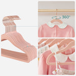 Wieszaki welurowe, coral pink