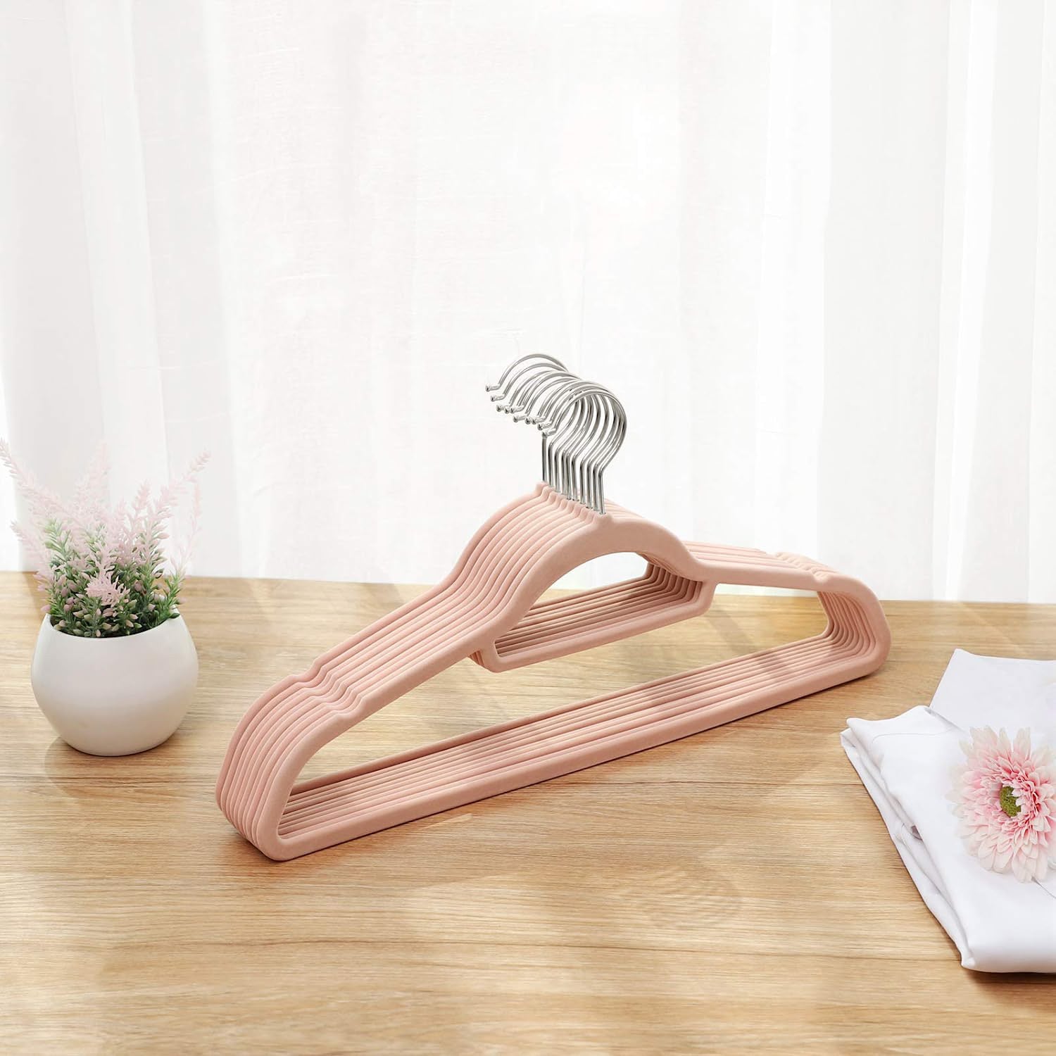 Wieszaki welurowe, coral pink