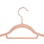 Wieszaki welurowe, coral pink